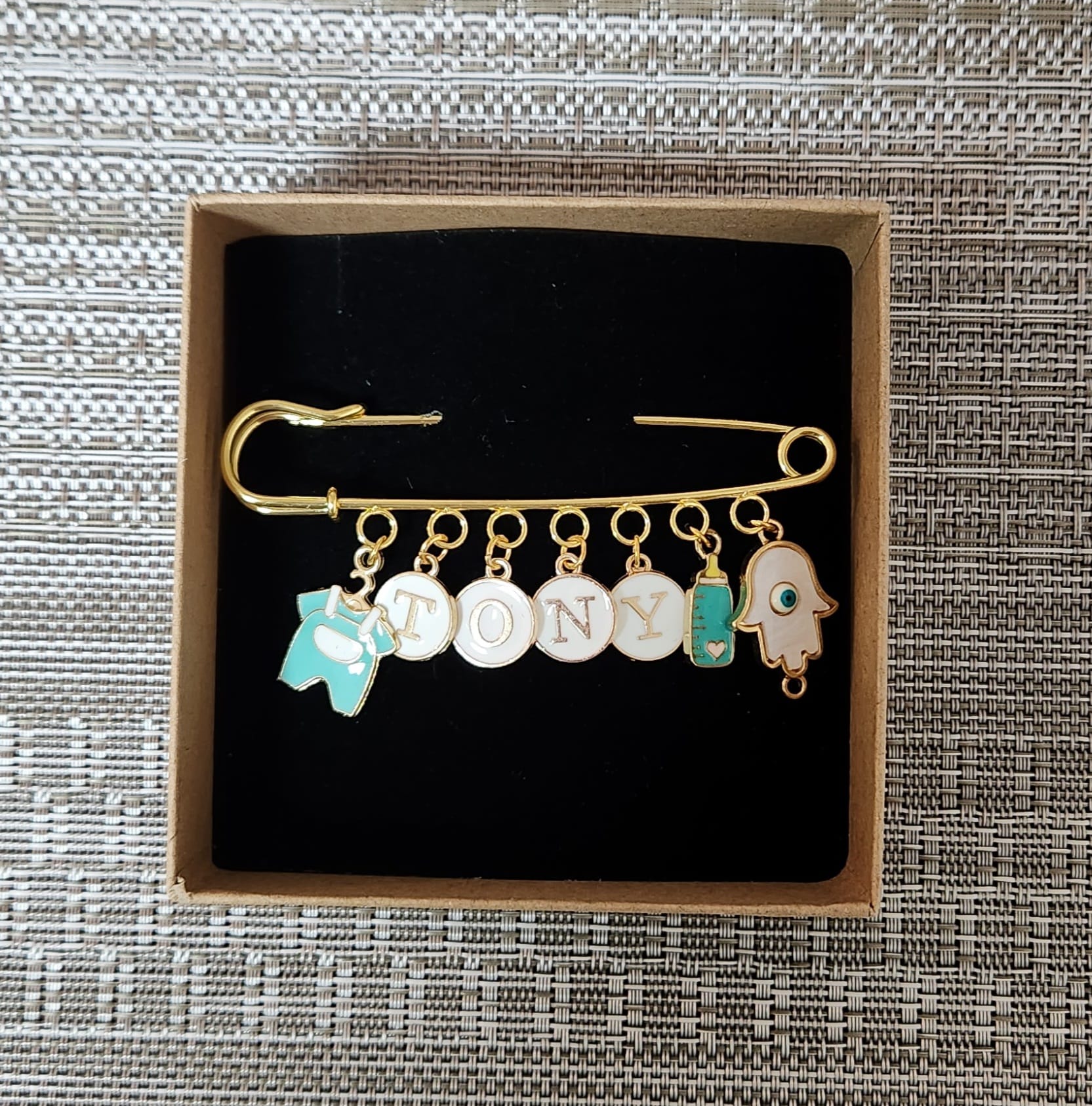 סיכה לעגלה עם שם – מוצר מעוצב בהתאמה אישית של ליבי-שופ